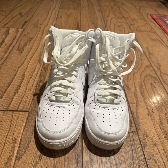 White High Top Nike Air Force Ones. Men’s size 9 - Picture 3 of 9
